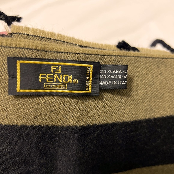 FENDI SCARF IN PRISTINE CONDITION - Picture 3 of 3
